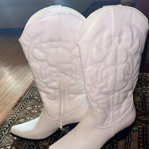 Princess Polly size 7.5 cowboy boots completely new never worn didn’t keep tags